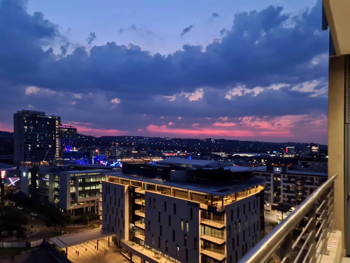 Apartment 11 Floors In The Sky - Luxurious 1 Bedroom
