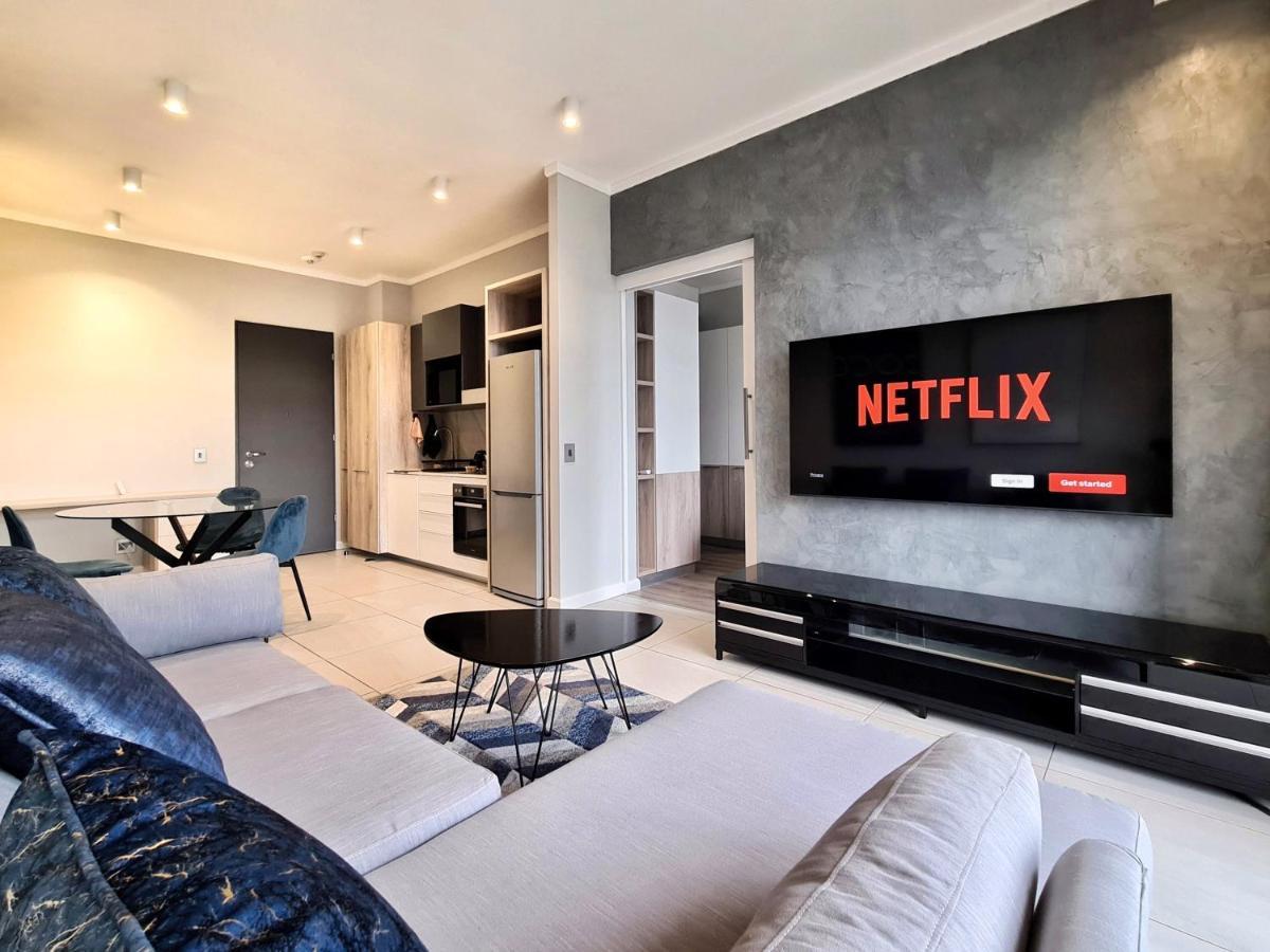 11 Floors In The Sky - Luxurious 1 Bedroom * Pretoria