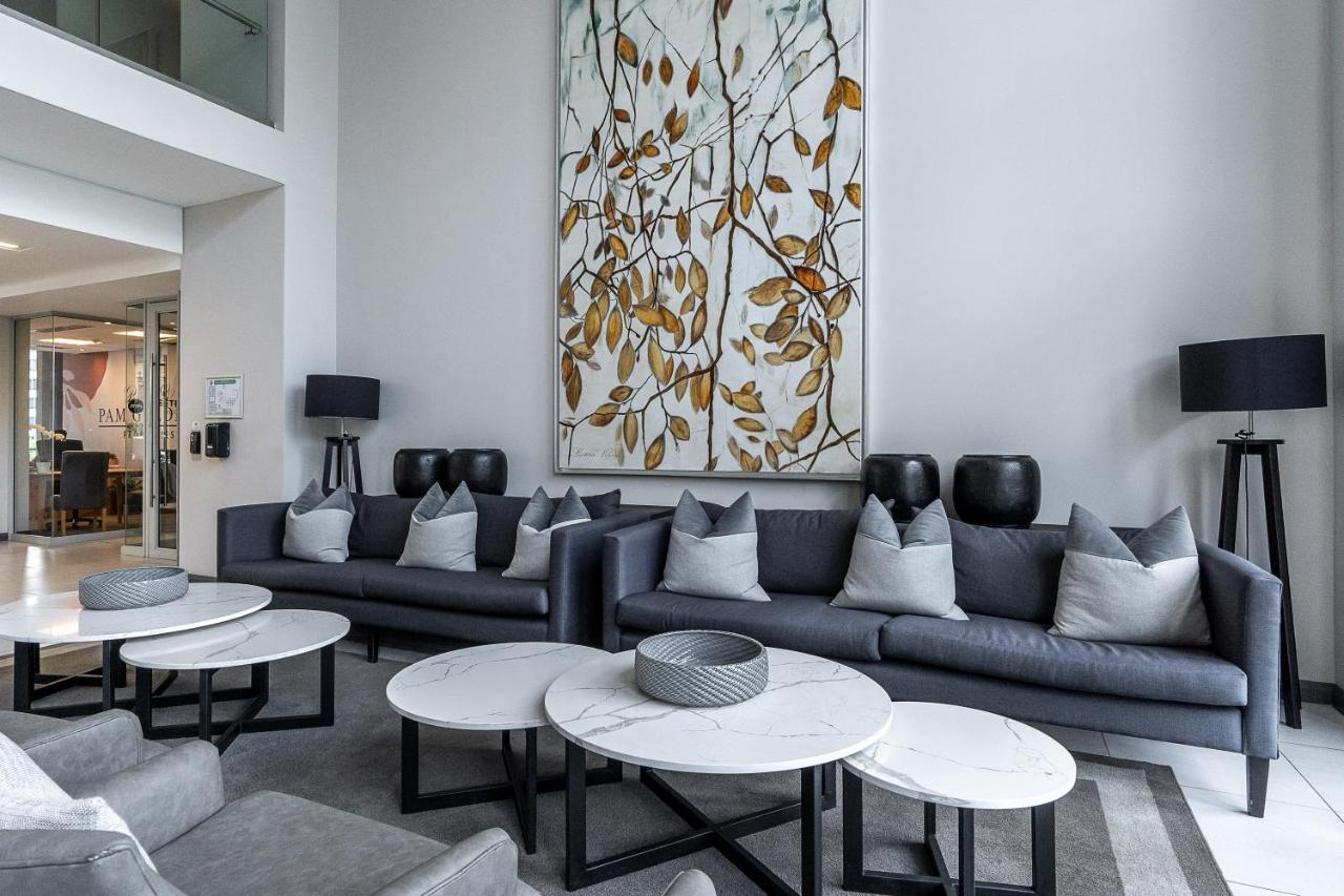11 Floors In The Sky - Luxurious 1 Bedroom Apartment